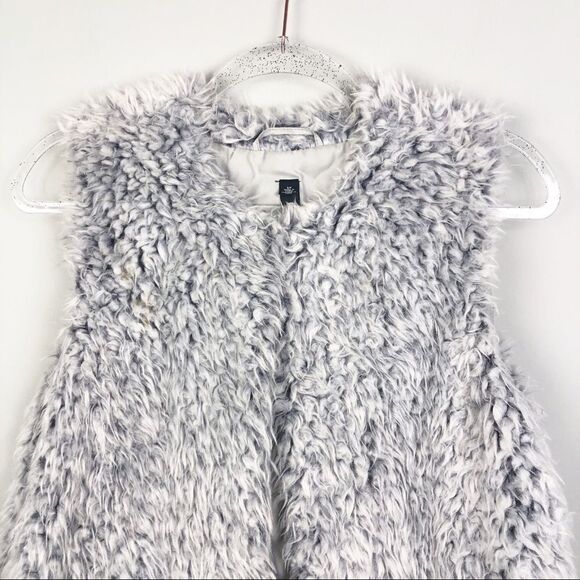 DESIGN LAB LORD & TAYLOR | Gray Fur Vest Sz Small - Picture 5 of 8